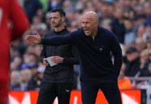 Slot ostaje trener Liverpula i naredne sezone Arne Slot tokom utakmice Liverpula na Enfildu