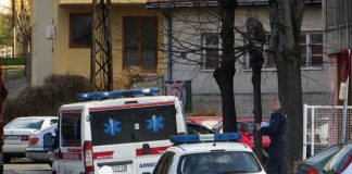 Svađa u stanu na Novom Beogradu prerasla u napad nožem Policija obavlja uviđaj nakon napada nožem na Novom Beogradu