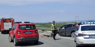 Teška nesreća na auto-putu: troje poginulo nakon sudara u suprotnom smeru Policija i hitne službe na mestu teške saobraćajne nesreće na auto-putu