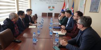 TIKA nastavlja podršku Novom Pazaru Koordinator TIKA-e Tefvik Vardar na sastanku sa gradonačelnikom Novog Pazara Nihatom Biševcem