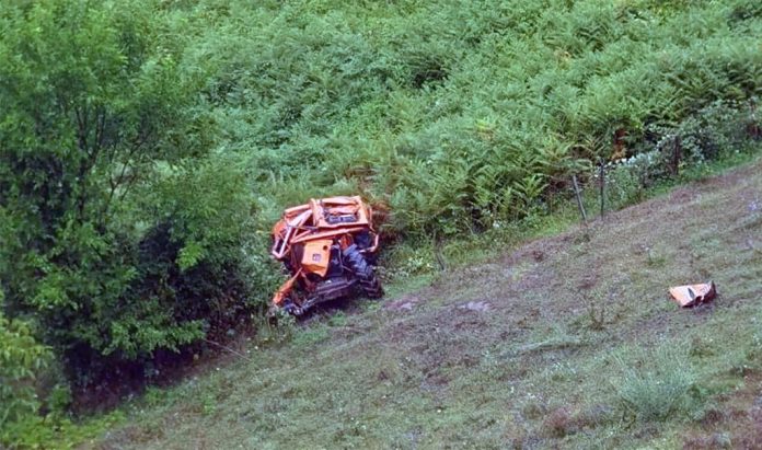 Traktor nakon prevrtanja na nepristupačnom terenu kod Prijepolja
