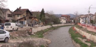 U Novom Pazaru počeli radovi na probijanju Kejske uz reku Jošanica Radnici započinju probijanje koridora za buduću Kejsku ulicu duž reke Jošanice u Novom Pazaru