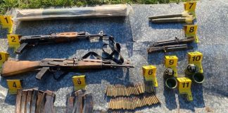 U Paljevu pronađen arsenal oružja i eksploziva: policija traga za mrežom Policija u akciji nakon otkrića oružja u selu Paljevo