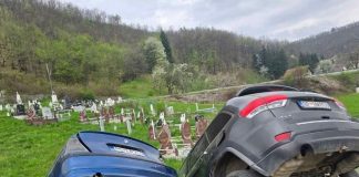 Udes na magistrali Bijelo Polje–Prijepolje: Dva vozila u kanalu, jedna osoba bez svijesti Saobraćajna nezgoda kod Potkrajaca: dva vozila u kanalu pored magistralnog puta