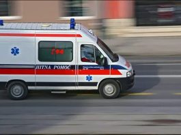 Policija i hitna pomoć nakon saobraćajne nezgode u Zemunu