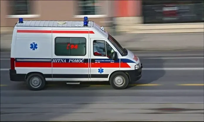Policija i hitna pomoć nakon saobraćajne nezgode u Zemunu