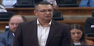 Bačevac u Skupštini: Muslimanima zakonom tri neradna dana za Bajrame Dr Muamer Bačevac u Narodnoj skupštini Srbije