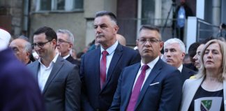 Centralna svečanost ispred BNV-a: podignuta zastava bošnjačke nacionalne zajednice Podizanje bošnjačke nacionalne zastave ispred sedišta BNV-a u Novom Pazaru