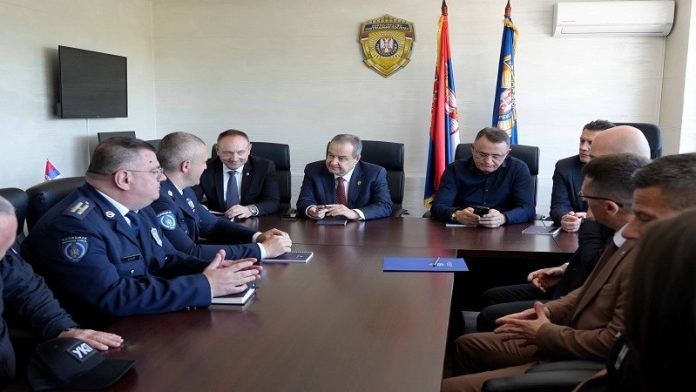 Ivica Dačić tokom obilaska policijske i vatrogasno-spasilačke jedinice u Novom Pazaru