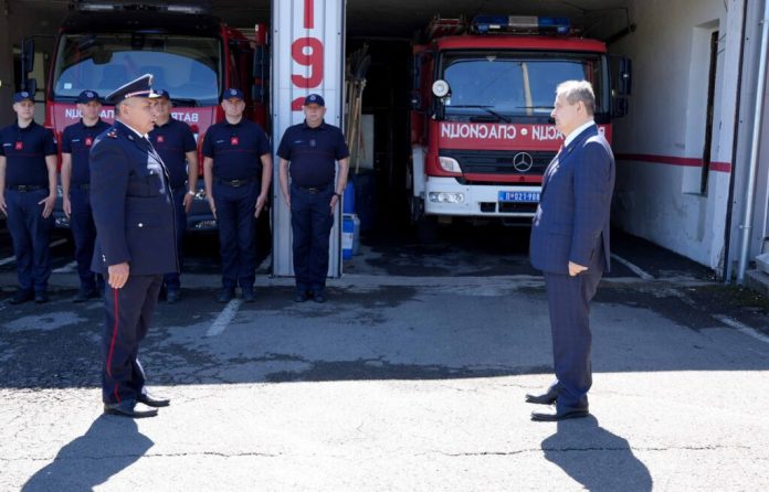 Ivica Dačić sa rukovodstvom policije i vatrogasaca u Novom Pazaru