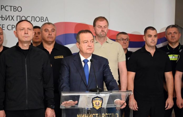 Ivica Dačić na konferenciji za medije nakon napada na policiju u Beogradu