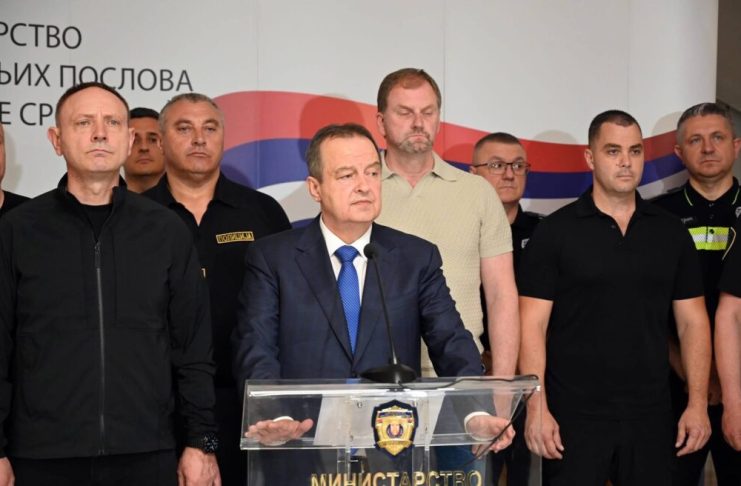 Ivica Dačić na konferenciji za medije nakon napada na policiju u Beogradu