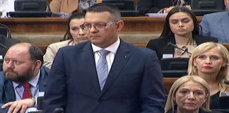 Dr. Muamer Bačevac traži više slobodnih dana za Bajrame Dr. Muamer Bačevac podnio predlog izmjene zakona o državnim i drugim praznicima
