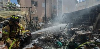 Eksplozija u fabrici vatrometa u Kini: 21 mrtav, 61 povređen Dim i vatromet na mestu eksplozije u fabrici vatrometa u Kini