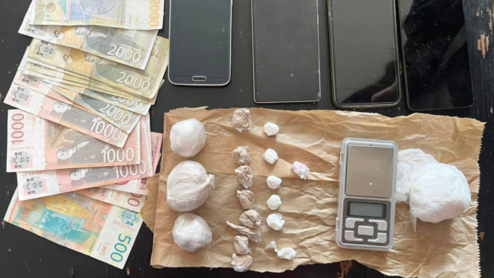 Policija tokom pretresa stana u Beogradu pronašla heroin, kokain, vagicu i novac