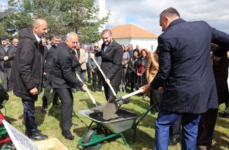 Prazna parcela u Rasnu kod Sjenice gde je planirana “Pešter sahat-kula”