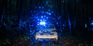 HOROR KOD KARLOVCA: Tela migranata pronađena, preživeli opisuju nehumane uslove Policijska traka i uviđaj nakon pronalaska tela migranata kod Karlovca