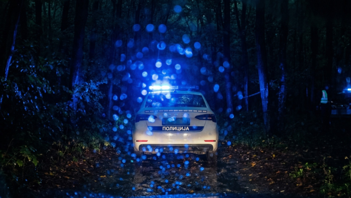 Policijska traka i uviđaj nakon pronalaska tela migranata kod Karlovca