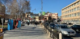 Milićević: Novi Pazar posebno mesto za mlade iz dijaspore Đorđe Milićević potpisuje ugovor za letnje kampove u Novom Pazaru