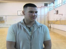 Muhamed Dupljak sa medaljom nakon osvajanja prvenstva Srbije u lou-kiku