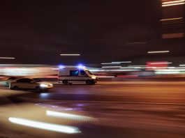 Policija i hitna pomoć na mestu napada nožem kod Mostarske petlje u Beogradu