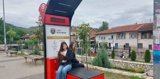 Novi Pazar dobio solarnu „pametnu klupu” Solarna pametna klupa u centru Novog Pazara