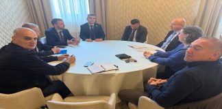 OEBS u Priboju: SDP ukazao na prioritetne potrebe bošnjačke zajednice Predstavnici SDP-a u razgovoru sa delegacijom OEBS-a u Priboju