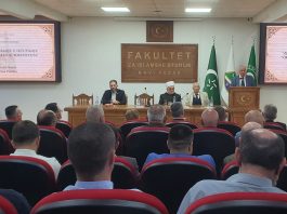 Tribina tokom otvaranja manifestacije povodom jubileja Altun-alem džamije u Novom Pazaru