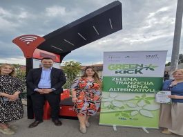 Solarna pametna klupa u centru Novog Pazara sa Wi-Fi i mogućnošću punjenja uređaja
