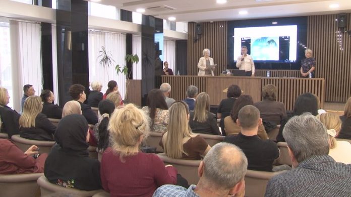 Medicinske sestre i tehničari u Novom Pazaru tokom dodele priznanja