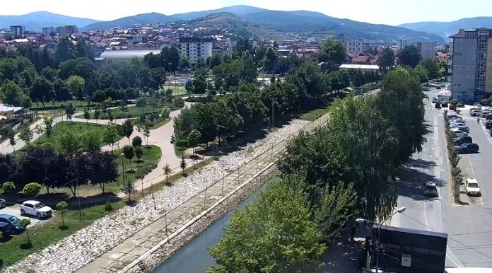 Promenljivo oblačno vreme sa sunčanim intervalima i mogućim pljuskovima u brdsko-planinskim predelima
