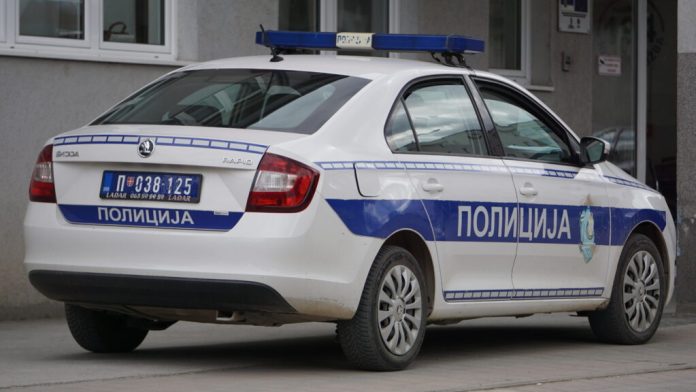 Policija i Hitna pomoć na mestu pucnjave kod Karajukića Bunara
