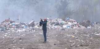 Sjenica u haosu zbog otpada: vlast poručuje, građani traže odgovore Građani protestuju u Sjenici zbog otpada i blokade deponije Goveđak