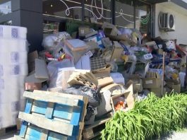Kontejneri prepuni smeća i razbacan otpad na ulicama Sjenice