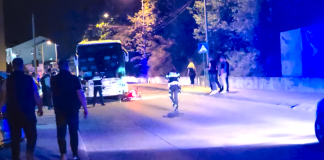 Sudar autobusa i motocikla u centru Novog Pazara: povređene dve osobe Sudar autobusa i motocikla u centru Novog Pazara, ekipe na mestu nesreće