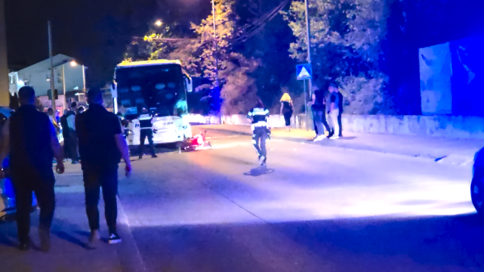 Sudar autobusa i motocikla u centru Novog Pazara, ekipe na mestu nesreće