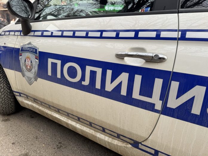 Sudar teretnog vozila i autobusa kod Dobanovačke petlje, saobraćaj jednom trakom