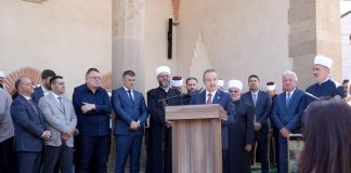 Svečano otvorena obnovljena Altun-alem džamija u Novom Pazaru uz političke tenzije Svečano otvaranje obnovljene Altun-alem džamije u Novom Pazaru