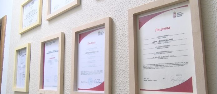 Učesnici ljetnjeg kampa u Ulcinju tokom zajedničkih aktivnosti