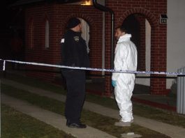 Policija tokom istrage nakon hapšenja osumnjičenog za ubistvo dostavljača pice kod Drniša