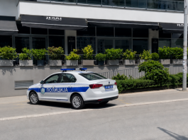 Policija i uviđaj nakon pucnjave na Novom Beogradu ispred restorana
