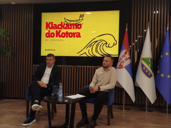 Ministar turizma i omladine uručuje priznanje učesnicima projekta „Klackamo do Kotora“