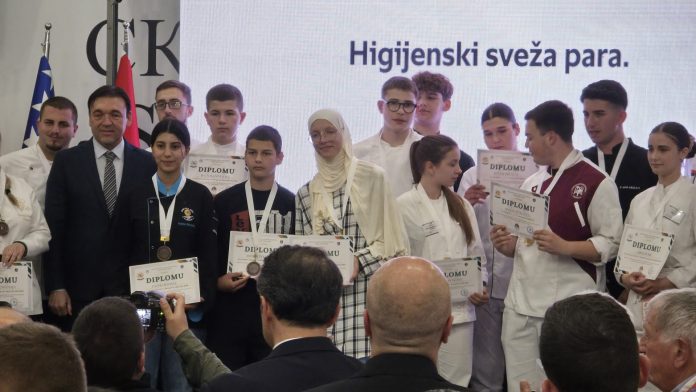 Dodela nagrada najboljim takmičarima na II Međunarodnom Gastro Festu u Novom Pazaru