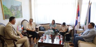 Biševac i delegacija Ambasade Francuske o jačanju saradnje Delegacija Ambasade Francuske tokom sastanka u Gradskoj upravi Novog Pazara