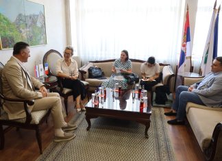 Biševac i delegacija Ambasade Francuske o jačanju saradnje Delegacija Ambasade Francuske tokom sastanka u Gradskoj upravi Novog Pazara