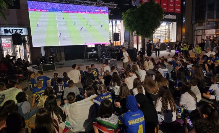 Navijači i teren na stadionu u SAD, pred utakmicu SAD i Bosne i Hercegovine u 16/finalu