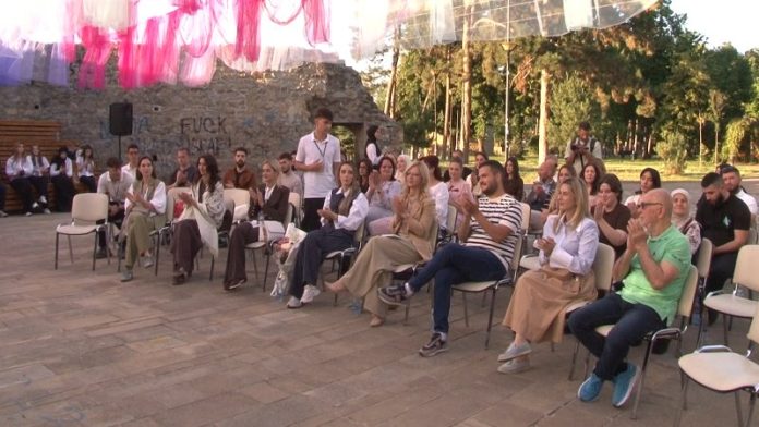 Učesnici festivala „Dani neurodiverziteta“ u Novom Pazaru