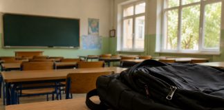 Dojave o bombama stigle u 18 škola: Novi Pazar, Tutin i Sjenica Policijske ekipe proveravaju školski objekat nakon dojave o bombama