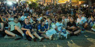 Euforija na Gradskom šetalištu: Novopazarci slavili trijumf BiH nad Katarom Novopazarci slave pobedu Bosne i Hercegovine nad Katarom na Gradskom šetalištu