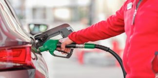 Eurodizel 222 i BMB 95 196 dinara: nove cene goriva na sedam dana Gorivo na pumpi sa prikazanim cenama eurodizela i benzina